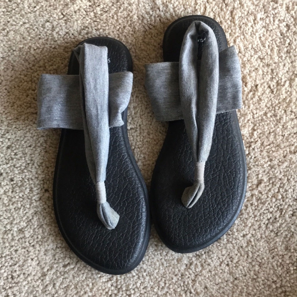 Sanuk yoga sandals size 8